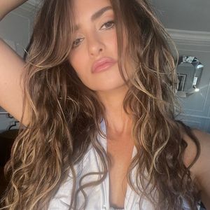 De acordo com vários estudos de especialistas, fazer exercício físico logo cedo, pela manhã, auxilia a rápida queima de gordura, melhorando a qualidade do sono.