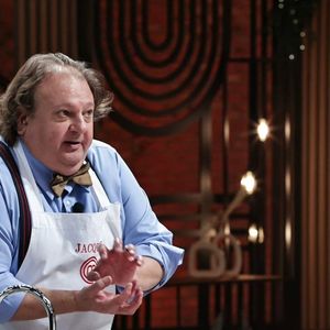 Com a mistura pronta, leve ao fogo máximo no forno por 5 a 7 minutos, sempre lembrando de olhar se o ponto está correto