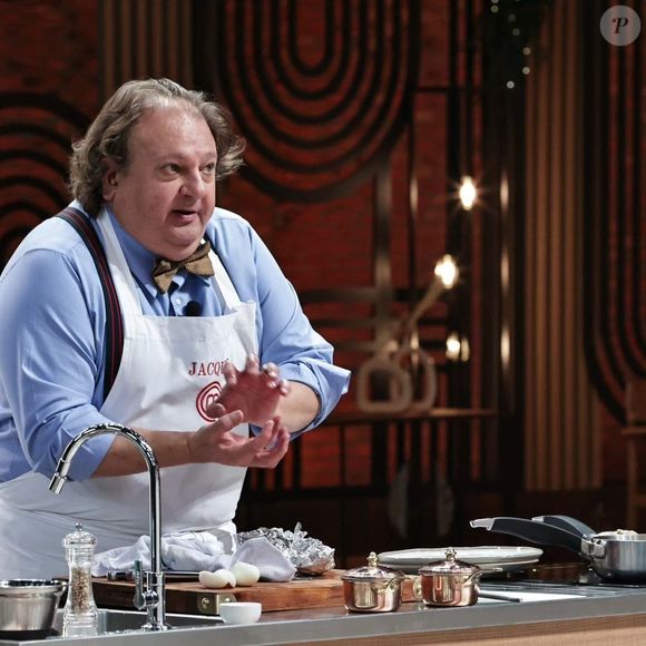 Com a mistura pronta, leve ao fogo máximo no forno por 5 a 7 minutos, sempre lembrando de olhar se o ponto está correto