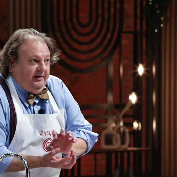 Com a mistura pronta, leve ao fogo máximo no forno por 5 a 7 minutos, sempre lembrando de olhar se o ponto está correto