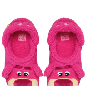 Para quem ficou curioso sobre o modelo escolhido pela eterna Maria Joaquina, de "Carrossel", o calçado ainda estava disponível no site da Crocs Brasil até o fechamento desta matéria