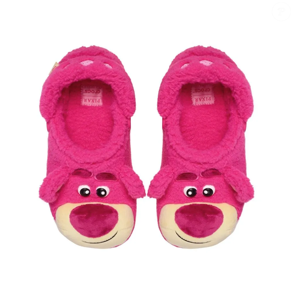 Para quem ficou curioso sobre o modelo escolhido pela eterna Maria Joaquina, de "Carrossel", o calçado ainda estava disponível no site da Crocs Brasil até o fechamento desta matéria