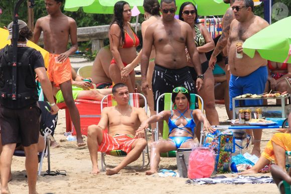 Presente no clipe "Girl From Rio", Renan Machado, irmão de Anitta, vive drama em Paris após ter passaporte furtado dentro de aeroporto