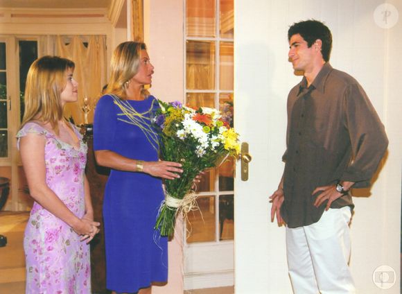 Música 'Love By Grace' marcou o drama Camila (Carolina Dieckmmann) e a virada da personagem junto ao público na novela 'Laços de Família'