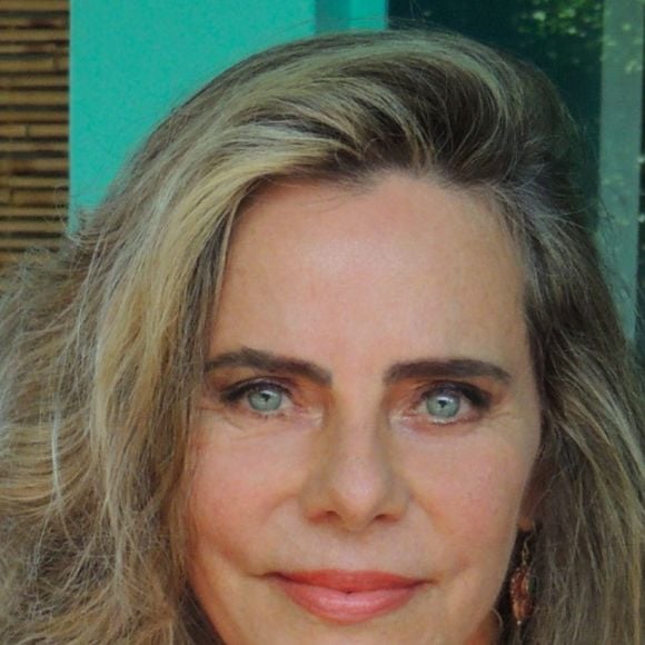 Bruna Lombardi, aos 74 anos, e o segredo de sua longevidade: 'Sempre que puder, caminhe, faça atividades físicas, movimente o corpo. Exercícios diários, mesmo pequenos, são libertadores'