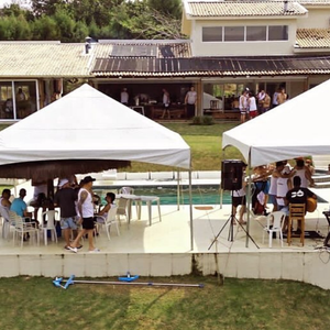 Segundo informações obtidas pelo portal LeoDias, apenas homens foram autorizados a participar da comemoração, incluindo convidados e funcionários. Nenhuma esposa ou funcionária mulher foi permitida no local.