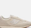 O novo New Balance 471 resgata a estética dos tênis de corrida dos anos 70 e conquista quem busca um visual sofisticado sem abrir mão do conforto
