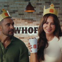 'Enquanto umas choram pelo ex...': Paolla Oliveira e Diogo Nogueira surgem juntos de novo em ação inédita; Coca-Cola e Burguer King reúnem ex-casal e vídeo agita famosos