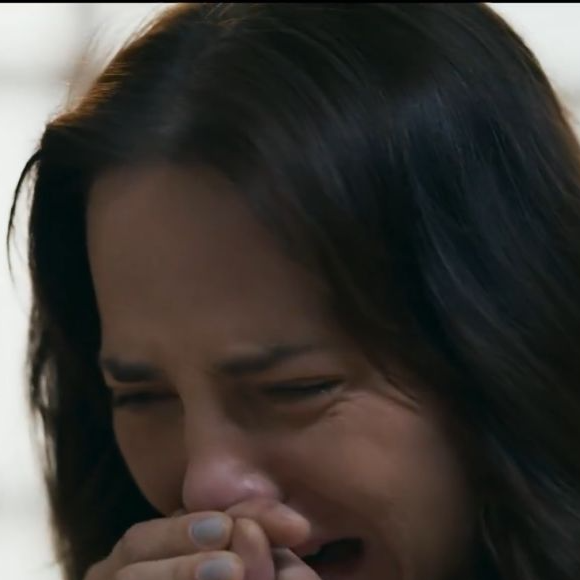 Letícia Colin emocionou o público no capítulo desta terça-feira (19) de Quem Ama Cuida ao viver o luto de Adriana após descobrir a morte do marido, Carlos, interpretado por Jesuíta Barbosa