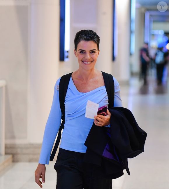 Ana Paula Arósio foi flagrada em aeroporto no Brasil e não negou o retorno às novelas