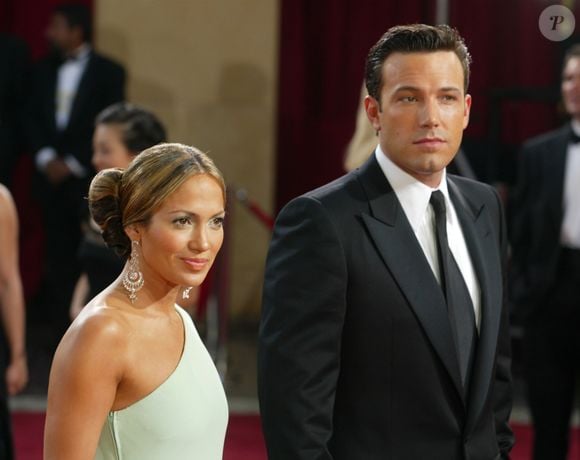Sandra Bullock teve cenas de beijo com Ben Affleck, e há rumores de que o mau hálito do ator não foi fácil de conviver