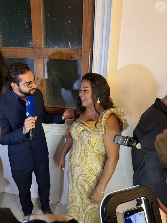 Apesar de ter divertido a web com o fato, Elisângela Brito deu entrevistas no casamento comentando sobre a exposição da família