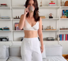 Chão de taco, sofá off-white, paredes claras e decoração sem excessos. Longe dos mistérios vividos por Francesca na novela, Nathalia Dill aposta em um apartamento iluminado e aconchegante, que reflete um estilo de vida marcado pela simplicidade sofisticada