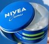 O creme Nivea não serve apenas para hidratar a pele: 5 usos pouco conhecidos da famosa latinha azul