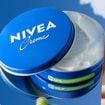 O creme Nivea não serve apenas para hidratar a pele: 5 usos pouco conhecidos da famosa latinha azul