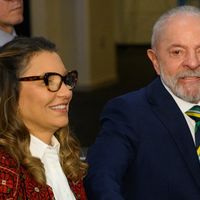 O significado oculto e repleto de simbolismo do casaco vermelho usado por Janja na ONU - que já havia aparecido em look de 2024