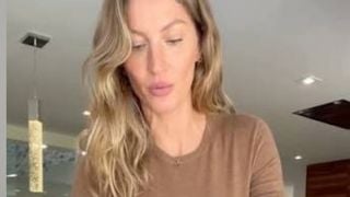 Virou minha janta favorita nos dias de frio e chuva: com gengibre, cúrcuma e cenoura, essa receita de sopa de Gisele Bündchen espanta gripe e melhora imunidade