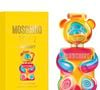 Criado pelo perfumista Jordi Fernández, o Toy 2 Gummy aposta em uma composição que combina referências frutadas e cítricas com nuances gourmand, características que remetem a aromas doces e cremosos. A fragrância apresenta um frasco em tons de rosa, vermelho e amarelo, inspirado nas cores vibrantes dos doces.