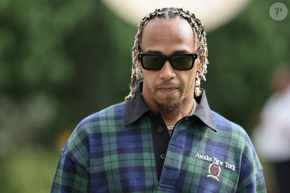 Diferente do início da carreira, Lewis Hamilton passou a deixar sua barba mais definida