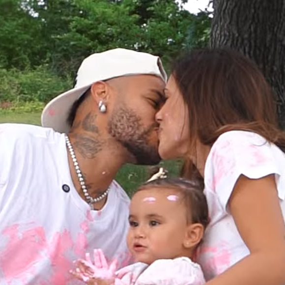 A ausência de Helena ganhou força nas redes após o anúncio da terceira gravidez de Bruna Biancardi e o vídeo da família de Neymar Jr., no qual a menina não apareceu