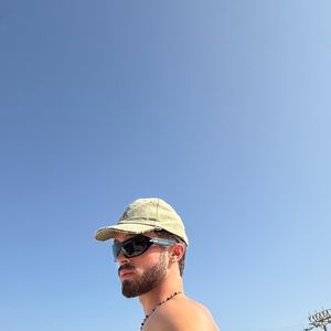 João Guilherme está viajando para a Ilha de Sardenha, na Itália, e compartilhou alguns detalhes em suas redes sociais