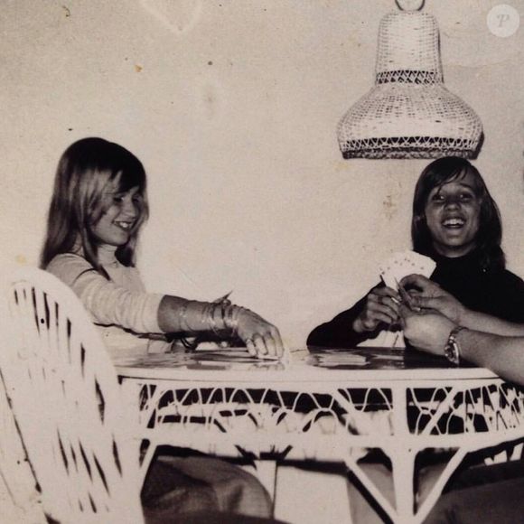 Xuxa Meneghel ao lado do irmão, Blad, na infância.