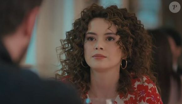 Sirin convence Suat, pai de Piril, a lhe dar mais dinheiro, no capítulo de 9 de abril de 2025, quarta-feira, da novela 'Força de Mulher'