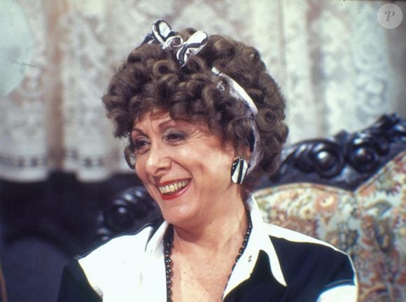 Dona Armênia na novela 'Rainha da Sucata', Aracy Balabanian tinha o costume de falar alto na novela, diante da caracterização de sua personagem.