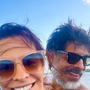Helena Ranaldi ao lado do namorado, o também ator Daniel Alvim