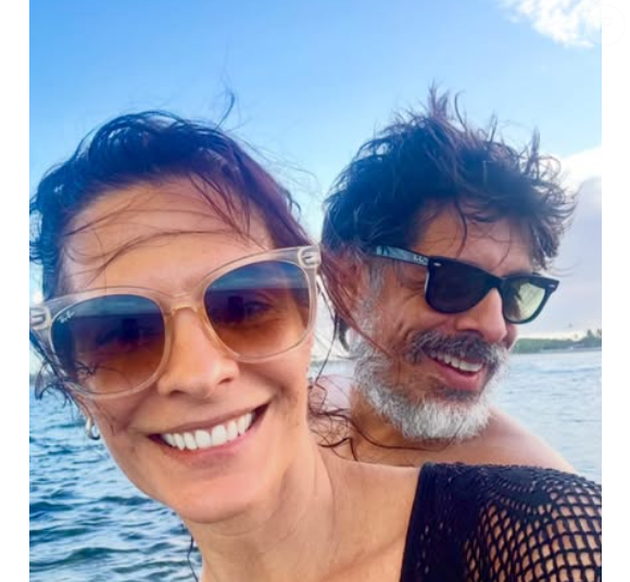 Helena Ranaldi ao lado do namorado, o também ator Daniel Alvim