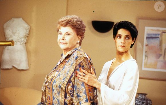 Novela 'A Viagem': Dona Maroca era a mãe de Diná na novela espírita.