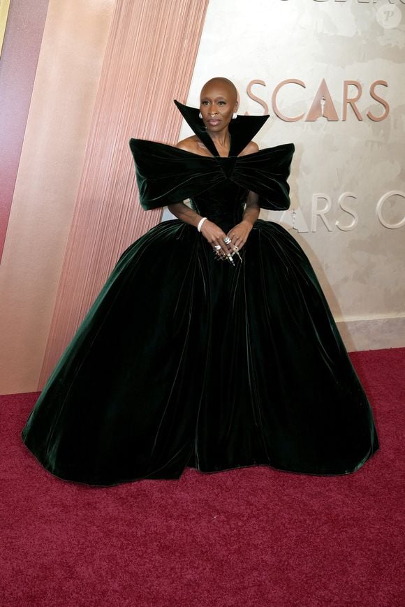 Oscar 2025: Cynthia Erivo, de 'Wicked', apostou em um vestido Louis Vuitton preto maximalista