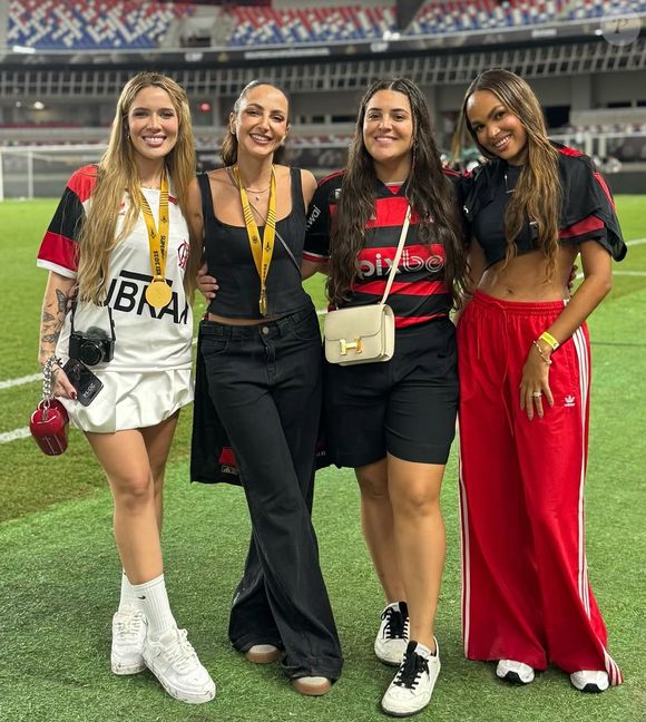 Maitê Lo Sardo posa com as Fla-esposas