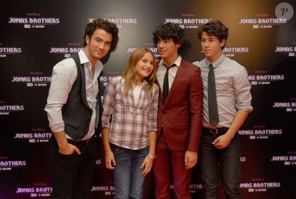 A medida que foi crescendo, Sasha Meneghel tentava se esquivar da mídia