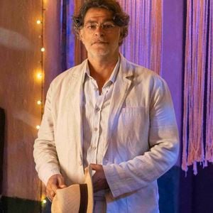 Rogério (Eduardo Moscovis) se envolve com Zenilda na novela Três Graças