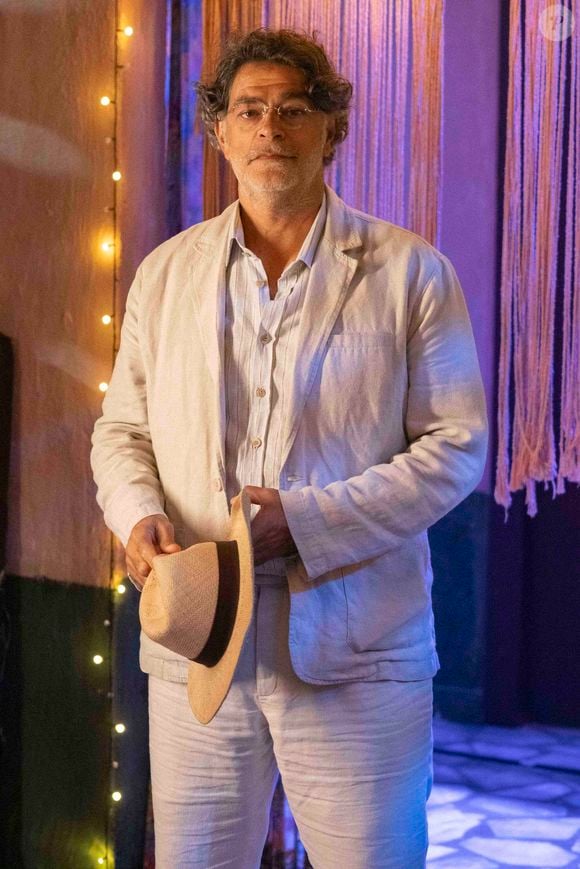 Rogério (Eduardo Moscovis) se envolve com Zenilda na novela Três Graças