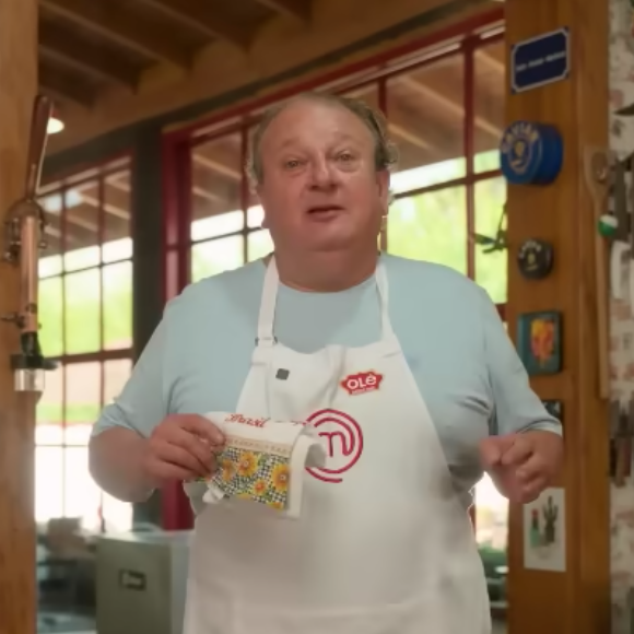 Érick Kacquin ensinou em seu canal do YouTube uma receita de hambúrguer no pão francês deliciosa