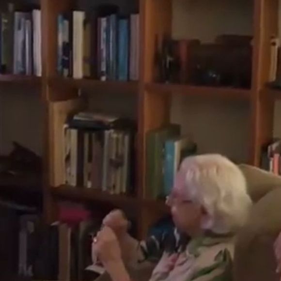 De casa, Fernanda Montenegro acompanhou a consagração da filha, Fernanda Torres