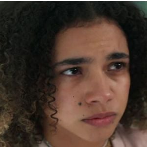 Joélly (Alana Cabral) deixa Gerluce e Lígia estarrecidas ao contar sobre o acordo com Samira.