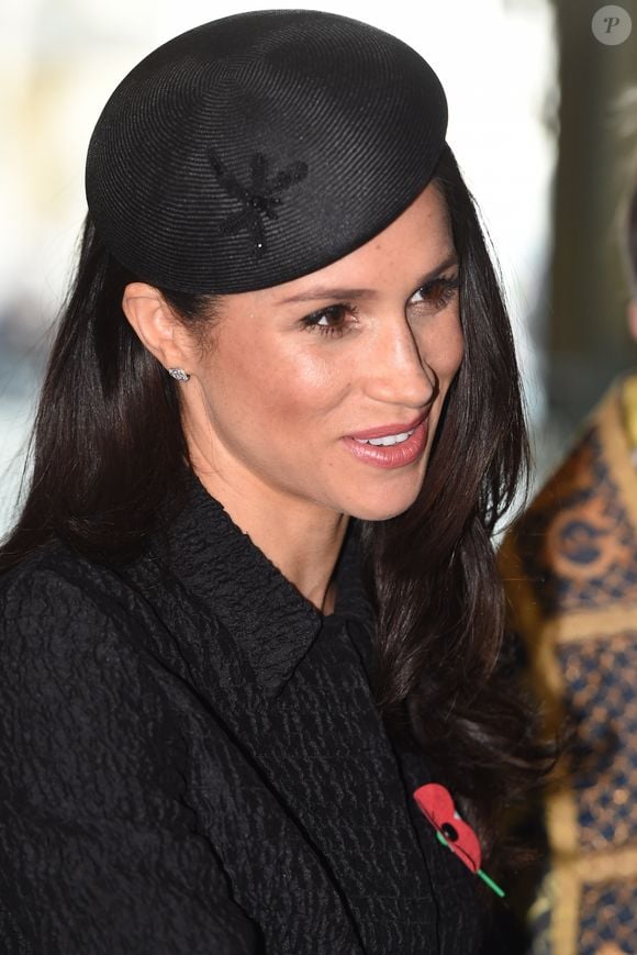 Meghan Markle parou de falar com o pai após ele tentar vender informações secretas sobre o casamento com Príncipe Harry