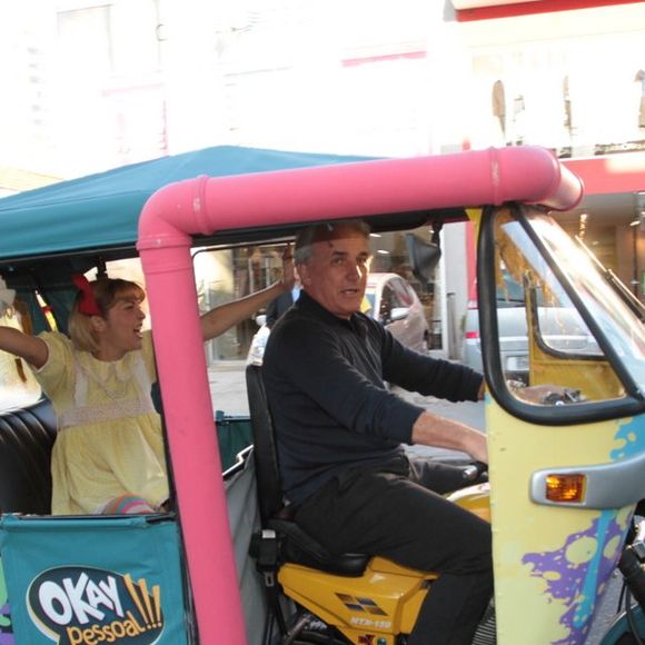 Otavio Mesquita e a mulher, Melissa Wilman, comemoram o aniversário de 5 anos do filho, Pietro, no 'Spasso Splash', em São Paulo