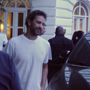 Os rumores de namoro entre Ivete Sangalo e Tiago Maia ganharam um novo capítulo. A cantora e o empresário foram fotografados deixando o mesmo hotel no Rio após o fim de semana marcado pela apresentação da artista em evento ligado à Seleção Brasileira