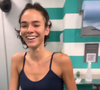 Bruna Marquezine exibiu a barriga trincada em look fitness