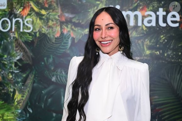 Sabrina Sato destacou a barriguinha de gravidez com um look romântico durante participação no Brazil Climate Solutions