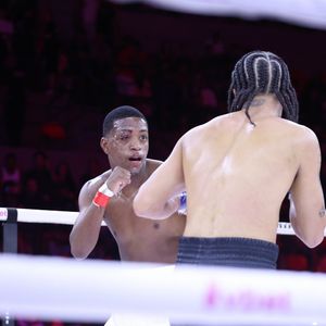 Luta de boxe sem luvas atraiu famosos à arena esportiva em 11 de março de 2026