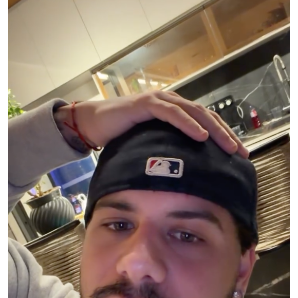 Mesmo com as desculpas, Zé Felipe manteve o vídeo do filho nos stories