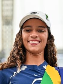 A superação de Rayssa Leal: aos 18 anos, skatista apoia ONGs do Nordeste e dá lição importante para crianças. 'Sempre quis que mais meninas ocupassem as pistas de skate. Que se sentissem cada vez mais confiantes sobre quem são e o que podem conquistar'