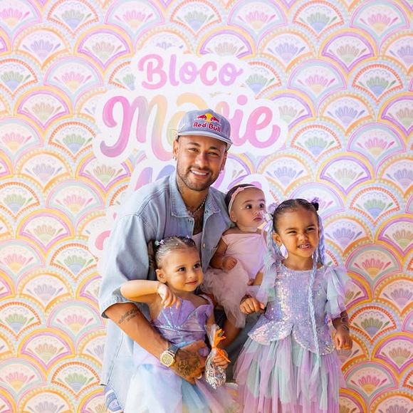 Neymar é pai de Mavie e Mel, com Bruna Biancardi, e de Helena, com Amanda Kimberlly