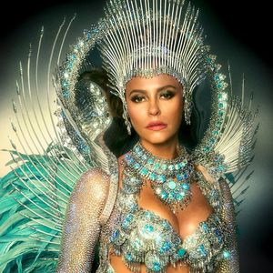 Paolla Oliveira: "Seu domínio vai além do brilho que rasga a escuridão. Ele pulsa nas marés, rege ciclos, move oceanos e, hoje, guia a bateria e a magia da minha".