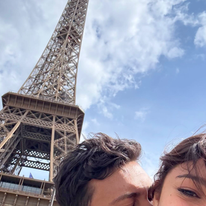 Neste sábado (10), Xamã apareceu beijando o pescoço de Sophie Charlotte em uma foto nos stories